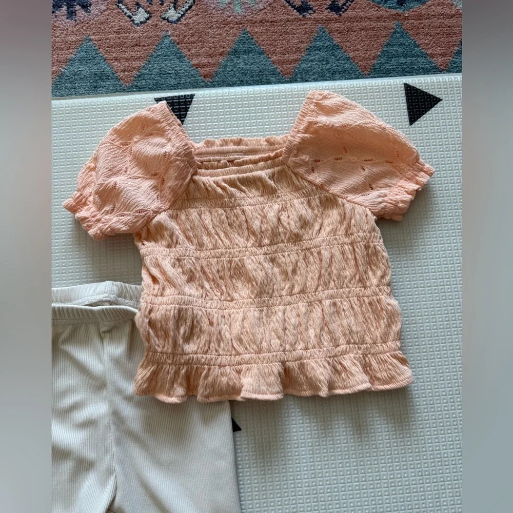 Old Navy|Baby girl short sleeve Peach Top with ruching and Cream Pants•••12-18m